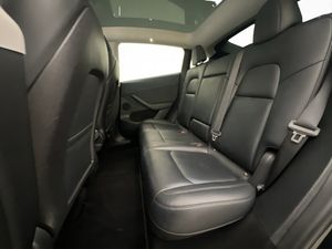 Tesla Model Y bild 25