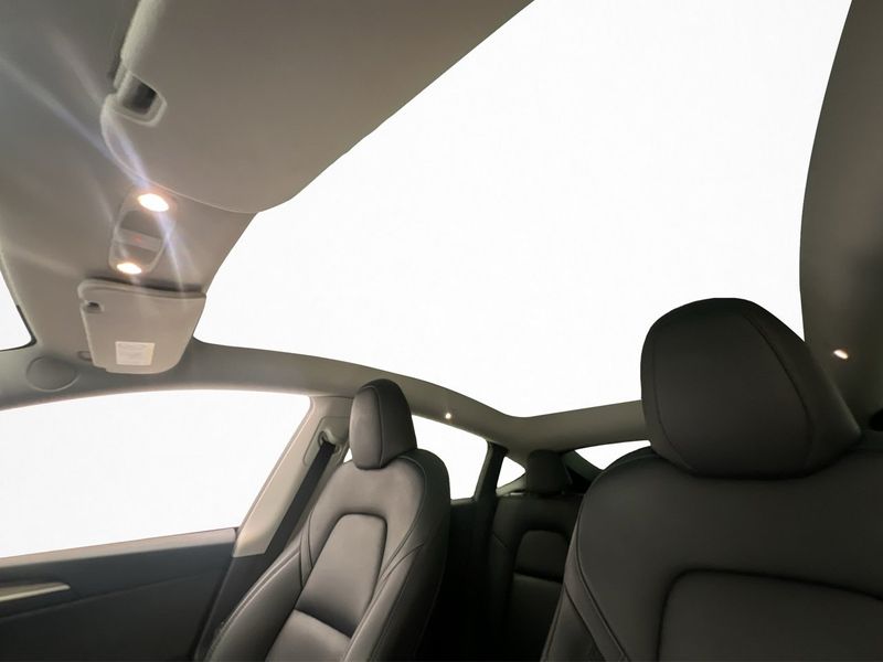 Tesla Model Y bild 12