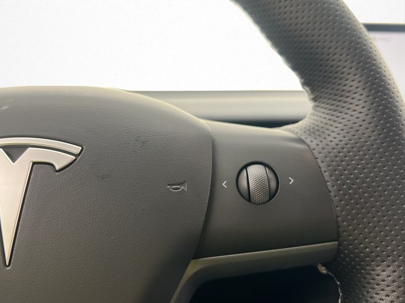 Tesla Model Y bild 15