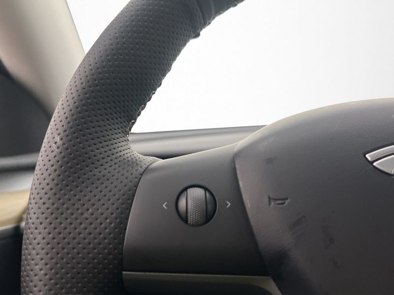 Tesla Model Y bild 14