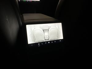 Tesla Model Y bild 24