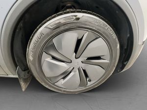 Tesla Model Y bild 32