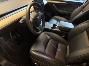 Tesla Model Y bild 5