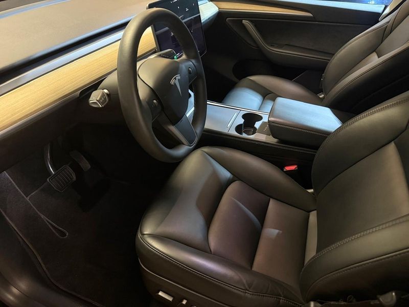 Tesla Model Y bild 5