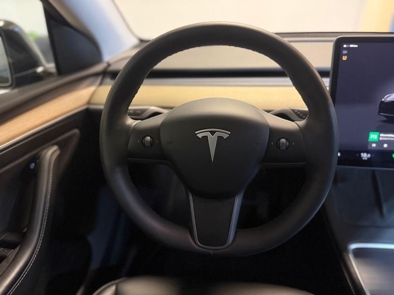 Tesla Model Y bild 10