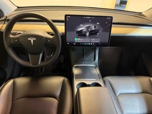 Tesla Model Y bild 8