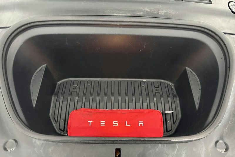 Tesla Model Y bild 17