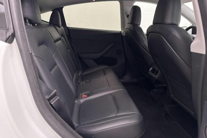 Tesla Model Y bild 8