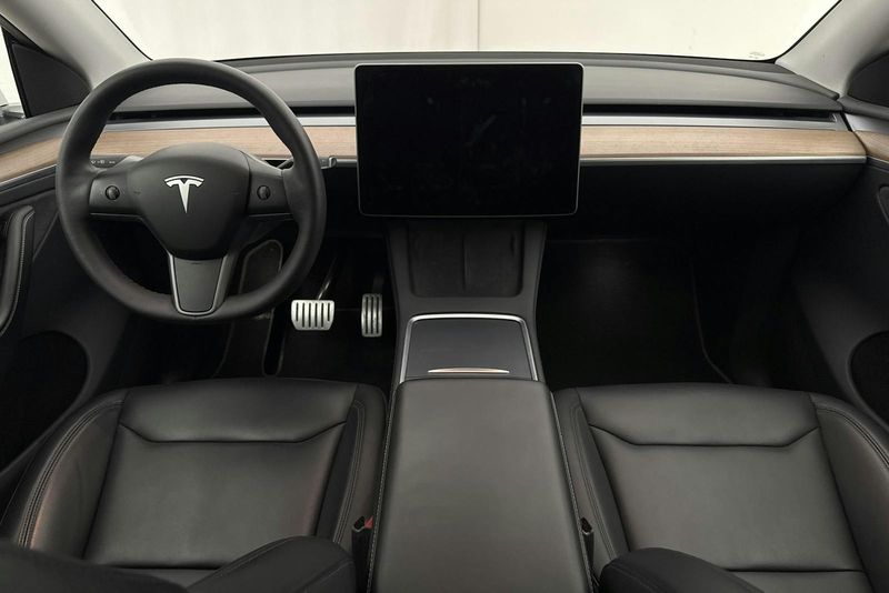 Tesla Model Y bild 6