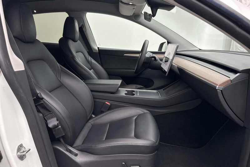 Tesla Model Y bild 7