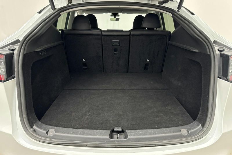 Tesla Model Y bild 9
