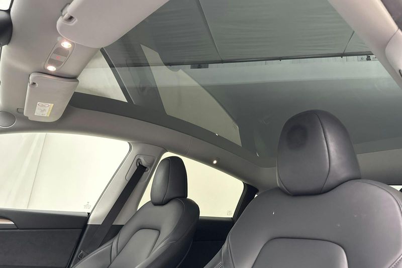 Tesla Model Y bild 16