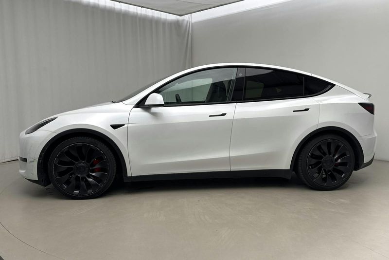 Tesla Model Y bild 2