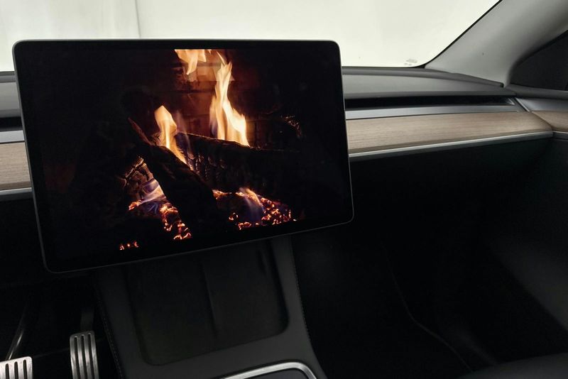 Tesla Model Y bild 14