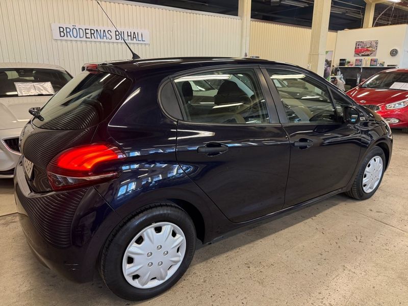 Peugeot 208 bild 2