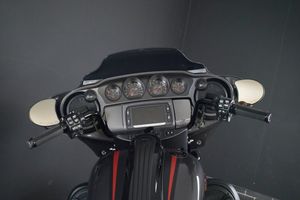 Harley-Davidson CVO Street Glide bild 17