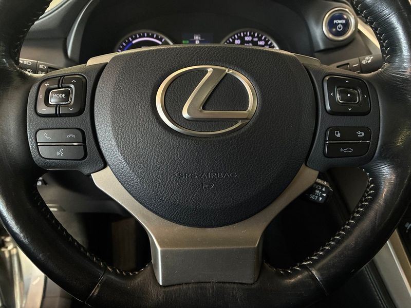 Lexus NX bild 19