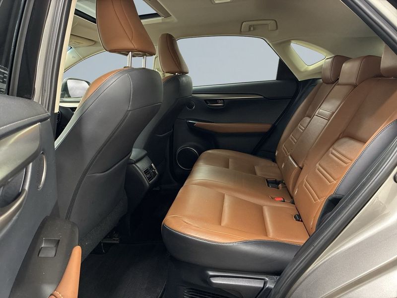 Lexus NX bild 13