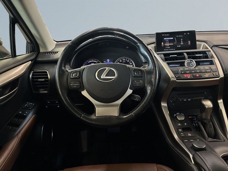 Lexus NX bild 9