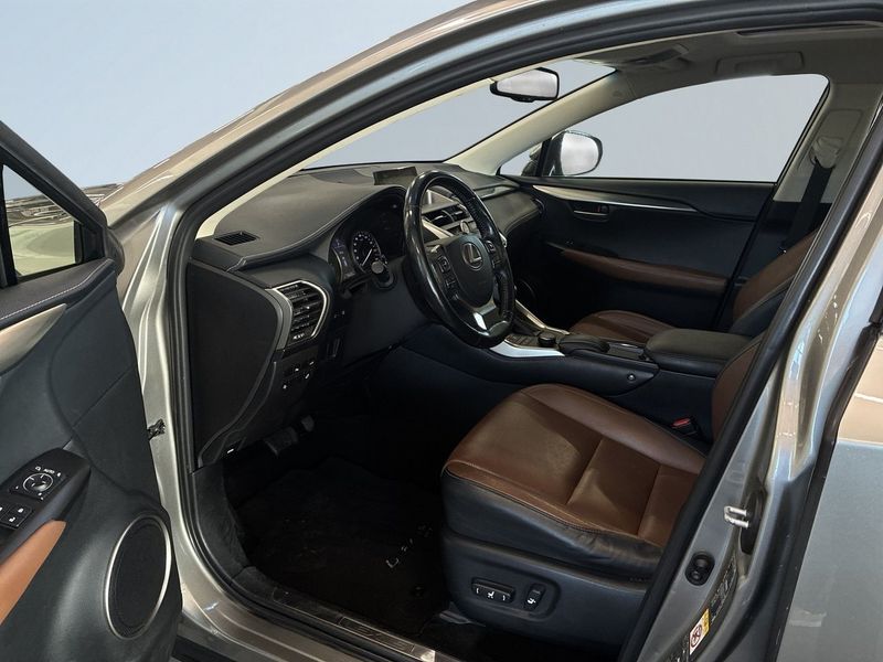 Lexus NX bild 7
