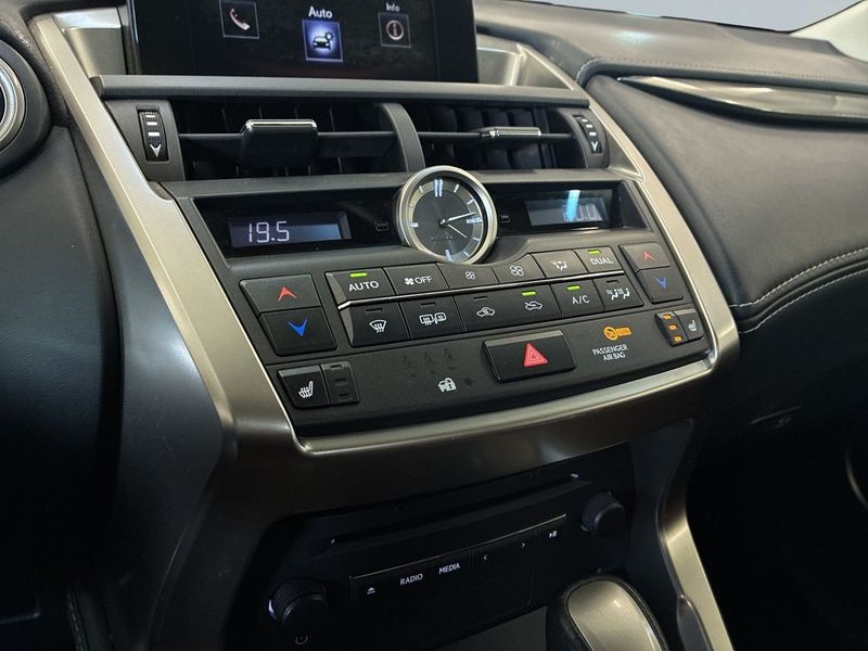 Lexus NX bild 15