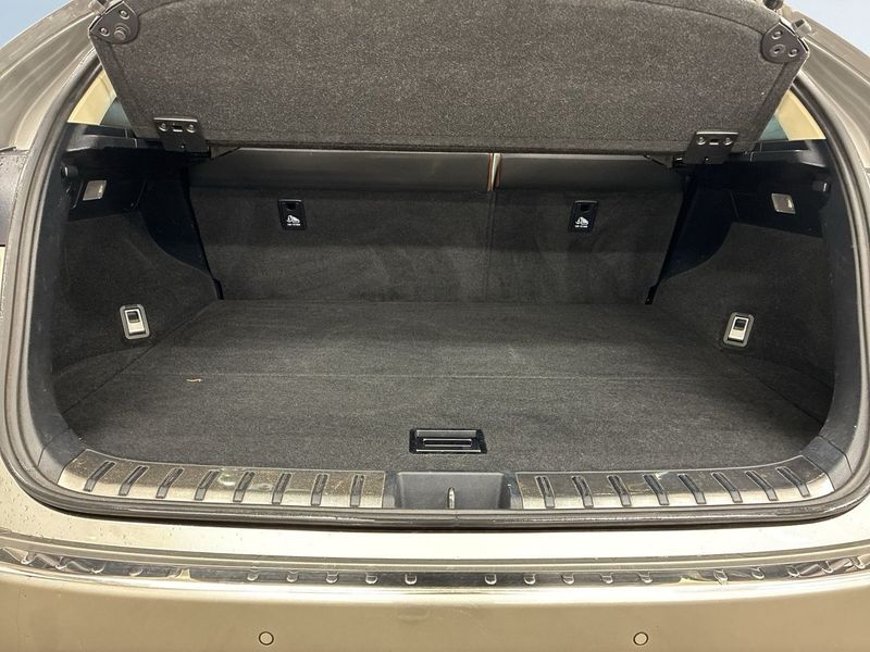 Lexus NX bild 12
