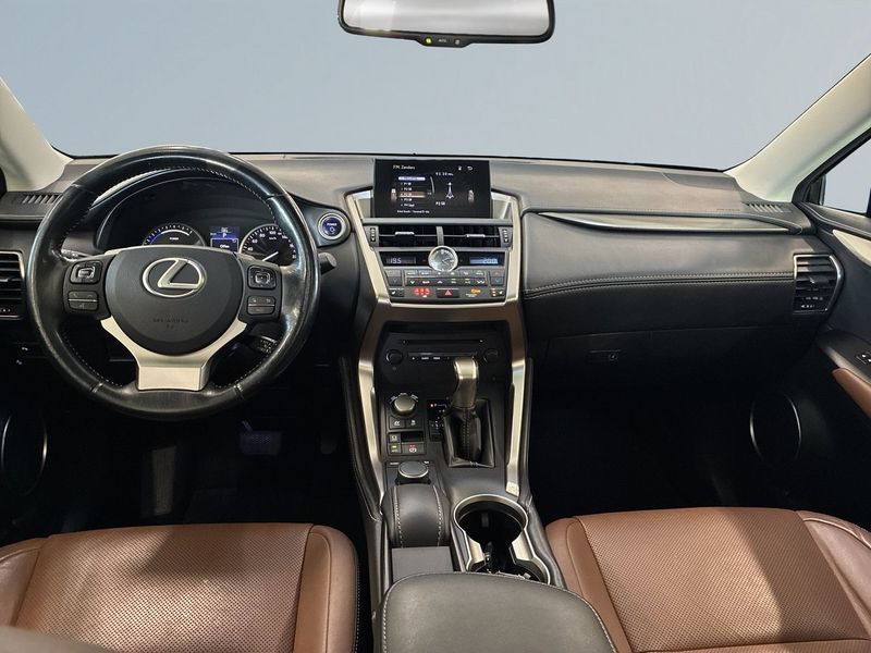 Lexus NX bild 8