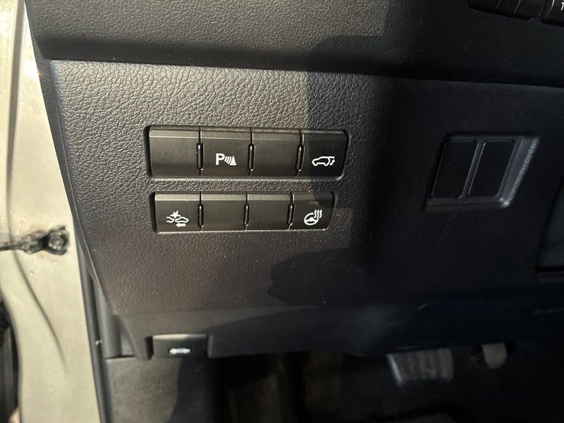 Lexus NX bild 17