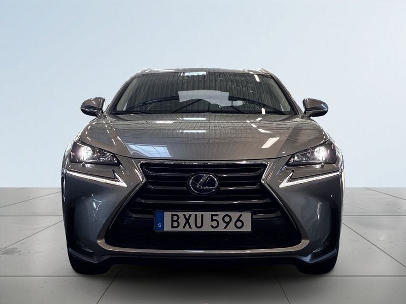 Lexus NX bild 2