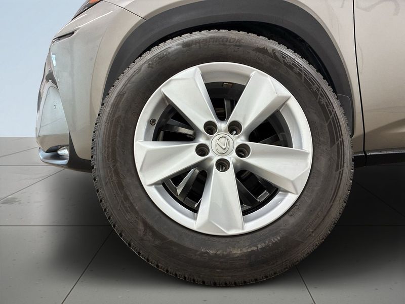 Lexus NX bild 14
