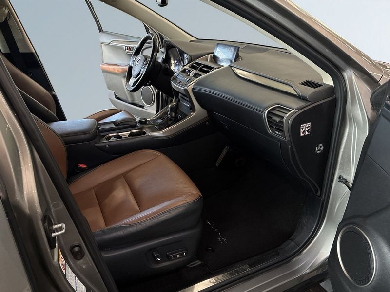 Lexus NX bild 10