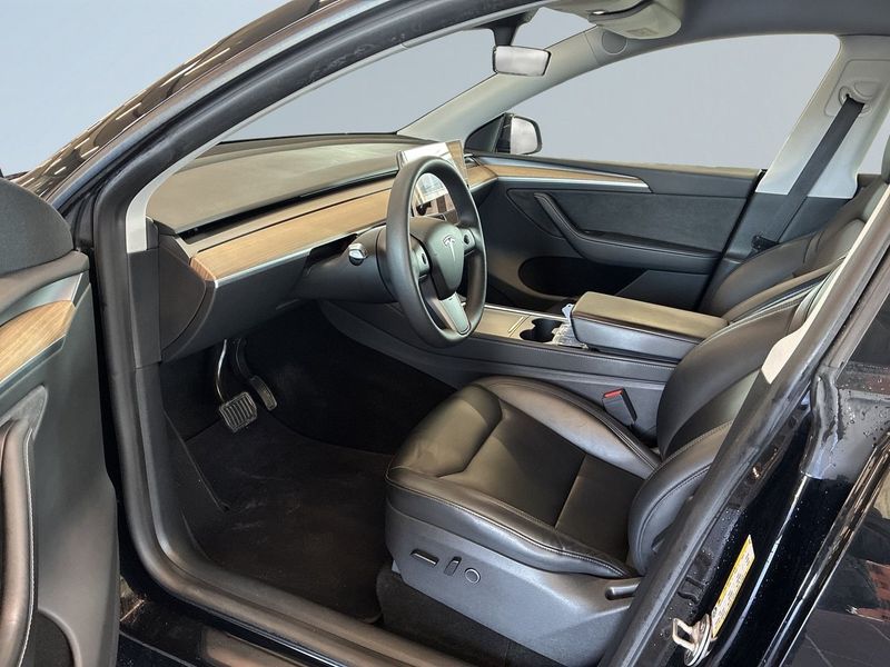 Tesla Model Y bild 7
