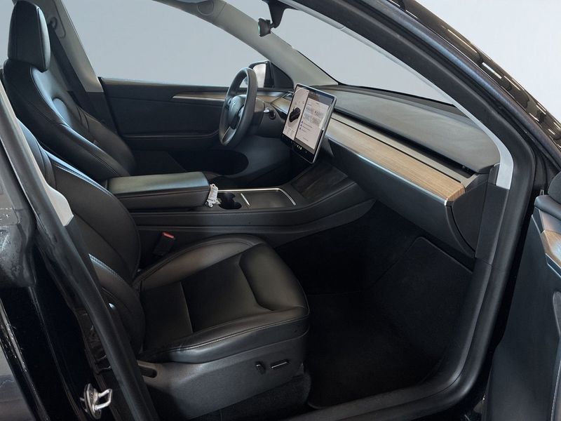 Tesla Model Y bild 10