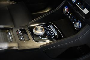 MG ZS EV bild 8