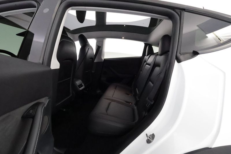Tesla Model Y bild 12