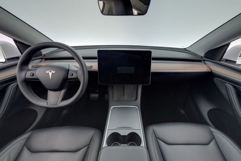 Tesla Model Y bild 13