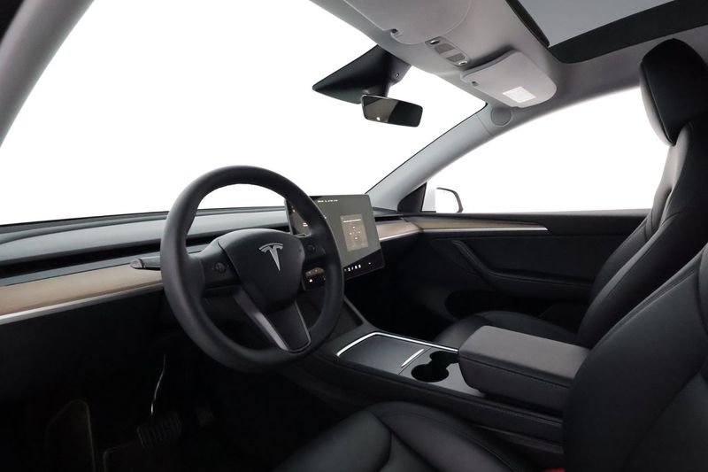 Tesla Model Y bild 11