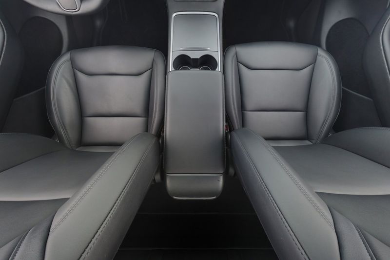 Tesla Model Y bild 14