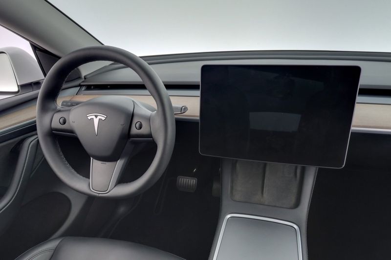 Tesla Model Y bild 15