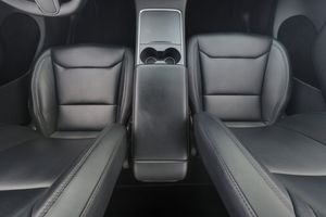 Tesla Model Y bild 14