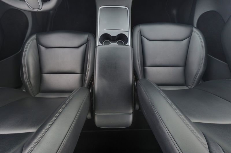 Tesla Model Y bild 14