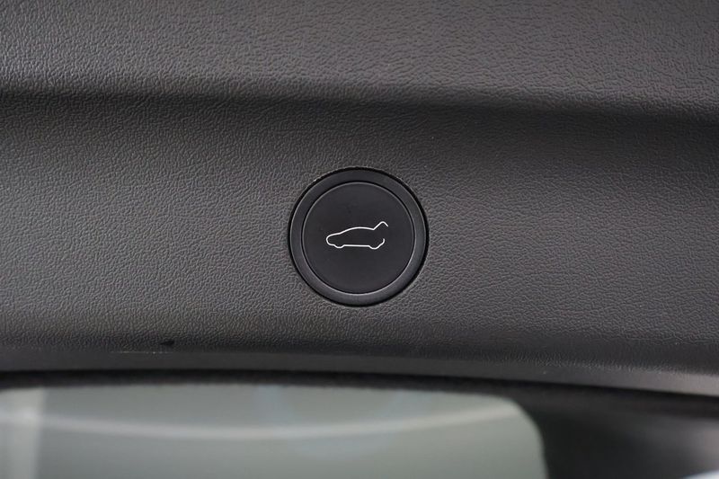Tesla Model Y bild 26