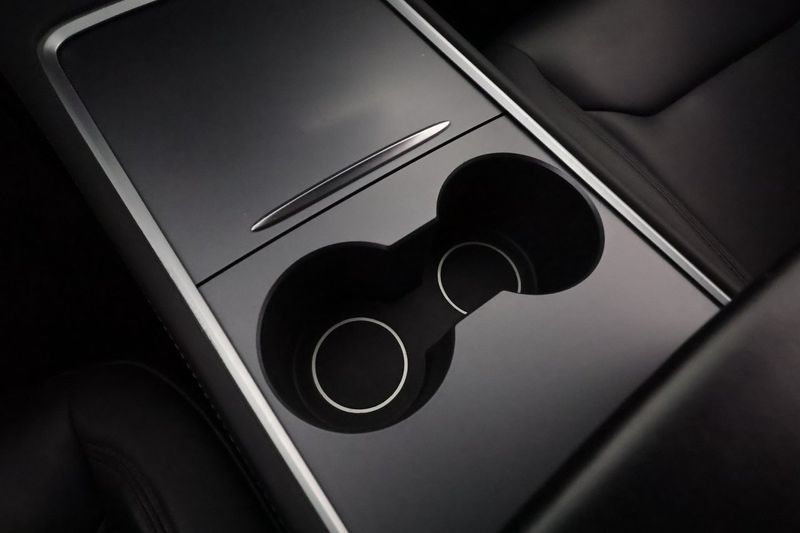 Tesla Model Y bild 23