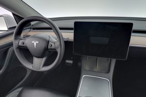Tesla Model Y bild 15