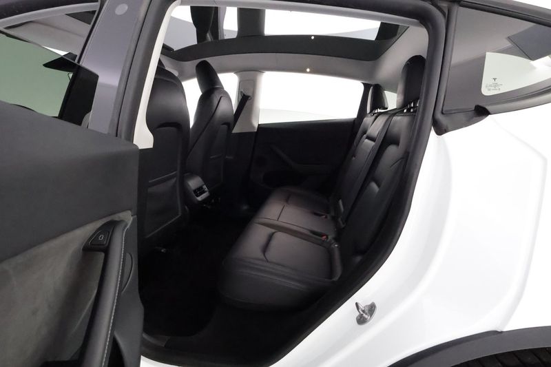 Tesla Model Y bild 12