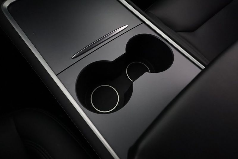 Tesla Model Y bild 23