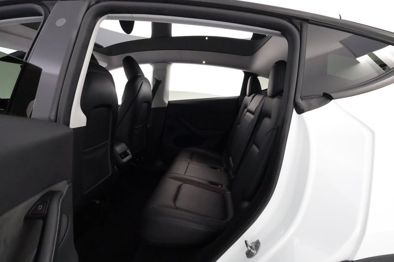Tesla Model Y bild 12