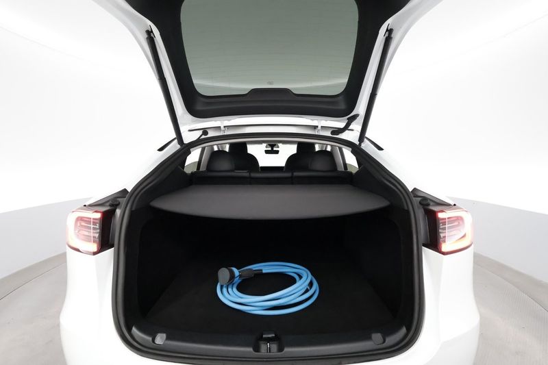 Tesla Model Y bild 25