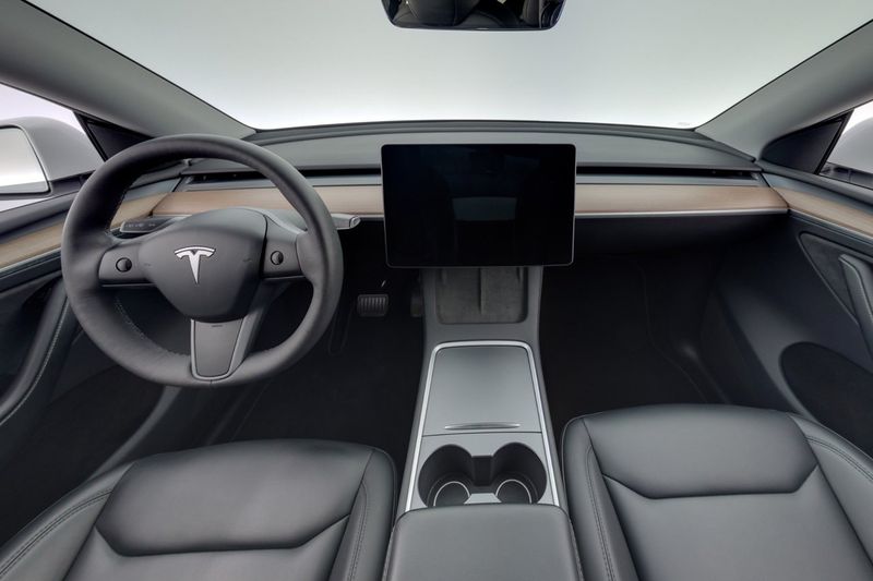 Tesla Model Y bild 13