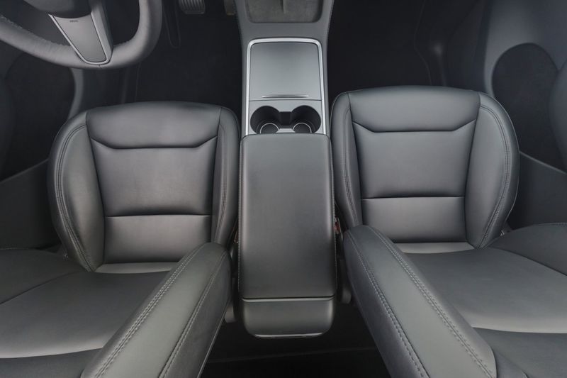 Tesla Model Y bild 14
